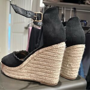 Cute black wedges size 6.5
